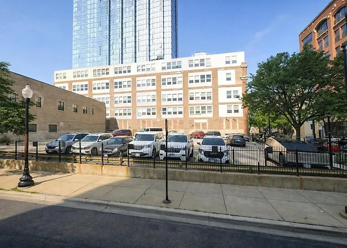 Apartment Mccormick Place Beautiful With Optional Parking And Gym Access Sleeps 4 Near Soldier Field And Downtown *