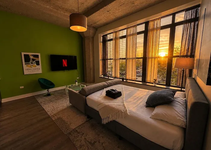Apartment Mccormick Place Beautiful With Optional Parking And Gym Access Sleeps 4 Near Soldier Field And Downtown Chicago